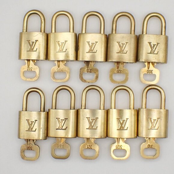 LOUIS VUITTON LV 10 Set Padlock Key Bag Charm Cadena Gold Plated France - Picture 9 of 16